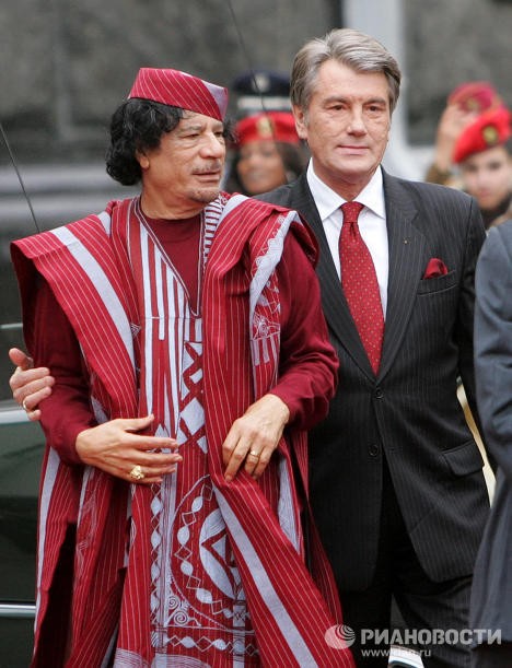 Ông Gaddafi và tổng thống Ukraina Viktor Yushchenko tại cuộc hội đàm Kiev tháng 11/2008.